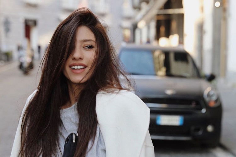 ‘Uomini e Donne’, l’ex tronista Angela Nasti ha violato (di nuovo) la quarantena? Ecco cosa è successo article-post