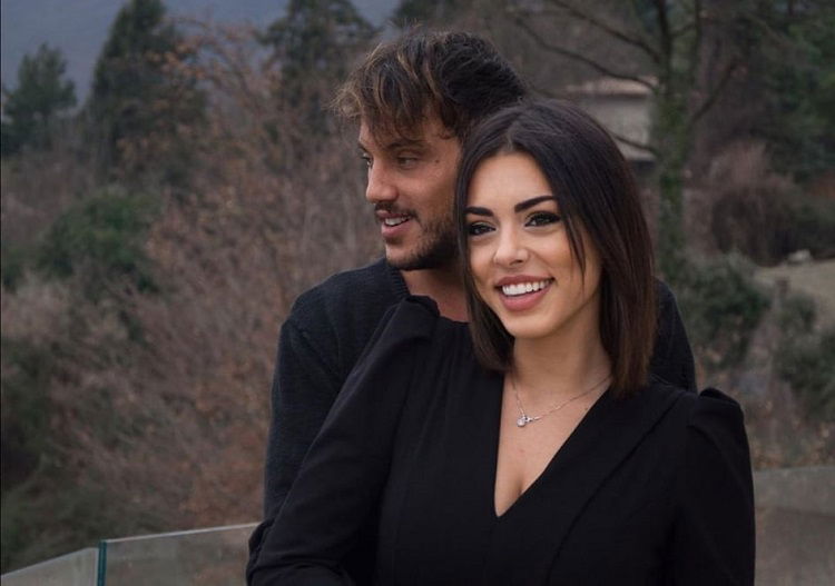 ‘Uomini e Donne’, dopo la lettera in cui Giulio Raselli chiedeva a Giulia D’Urso di fare un figlio arriva la risposta dell’ex corteggiatrice! article-post