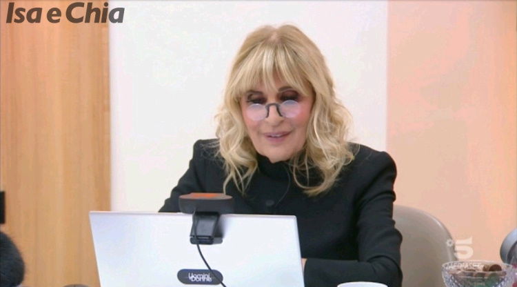 ‘Uomini e Donne’, Gemma Galgani entusiasta del nuovo format: “Se mi fido delle chat? Certo! Mi sono arrivati messaggi molto piccanti…” preview