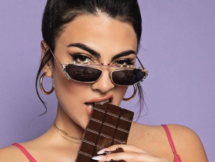 ‘Gf Vip 3’, Giulia Salemi annuncia l’uscita del suo libro ‘Agli uomini ho sempre preferito il cioccolato’ (Video) preview