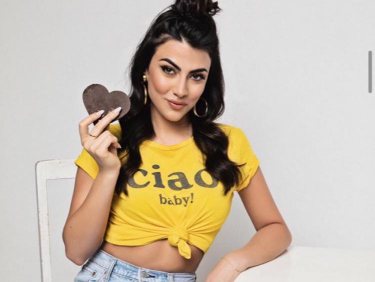 ‘Gf Vip 3’, Giulia Salemi svela in anteprima le prime pagine del suo libro ‘Agli uomini ho sempre preferito il cioccolato’ (Video) preview