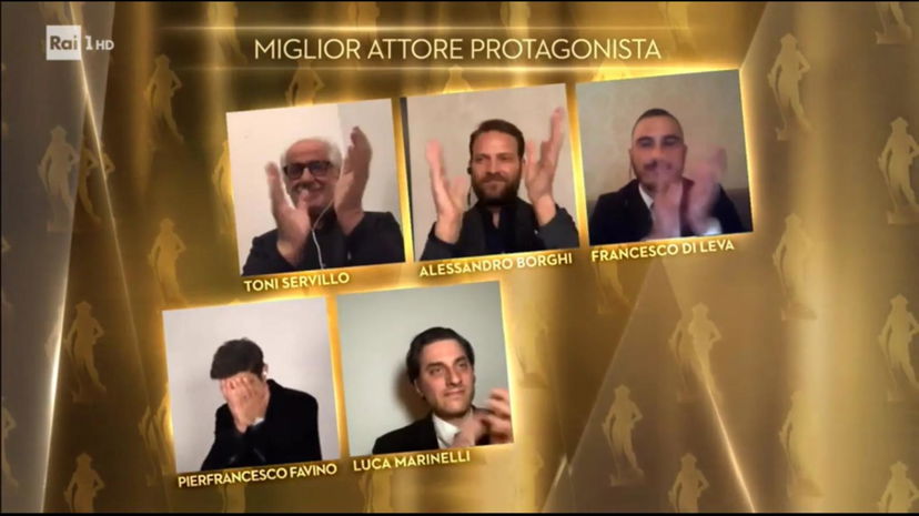 ‘David di Donatello 2020’, Pierfrancesco Favino trionfa come Miglior Attore Protagonista e la moglie irrompe in diretta per baciarlo! Ecco tutti i vincitori della serata preview