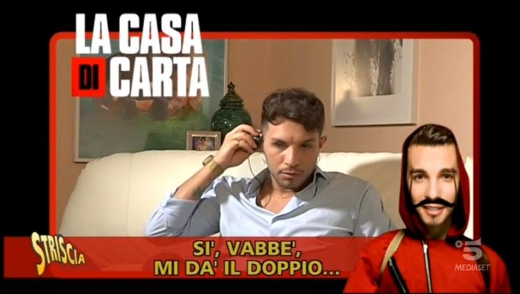 ‘Striscia La Notizia’ trasmette il fuori onda di Marco Carta che sbotta contro Barbara D’Urso: “Deficente, ora mi dà il doppio!” (Video) preview