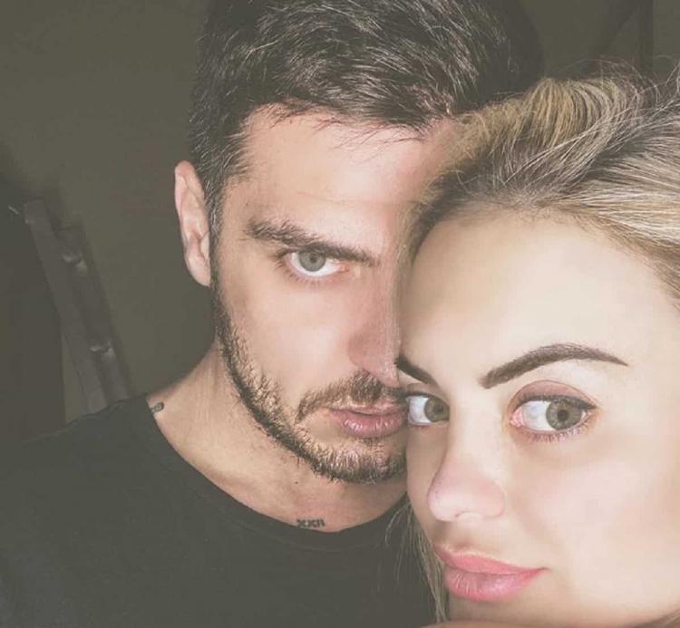 Elena Morali e Luigi Favoloso, la mamma di lui sbotta sui social ma la showgirl sorprende con una romantica dedica: pace fatta? preview