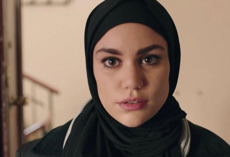 ‘Skam Italia’, Beatrice Bruschi svela come è andata la prima volta che ha indossato il velo per interpretare Sana. E a proposito della sua vita sentimentale… preview