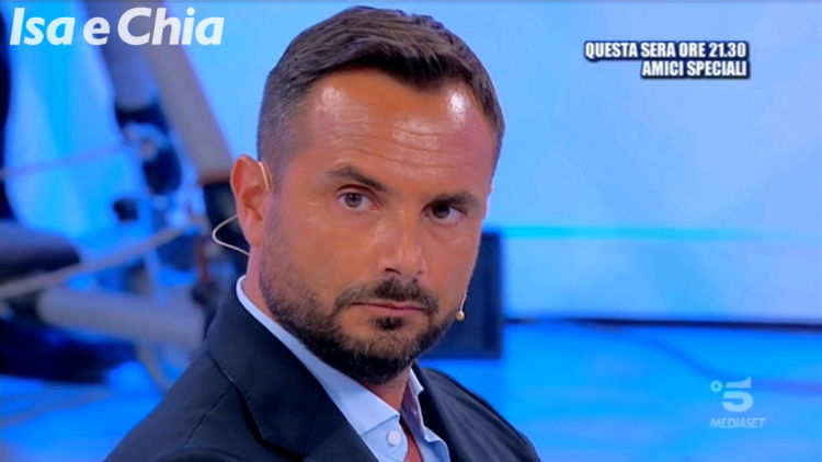 ‘Trono over’, Enzo Capo paparazzato con una mora misteriosa: “Non devo dare spiegazioni a nessuno!” (Video) preview