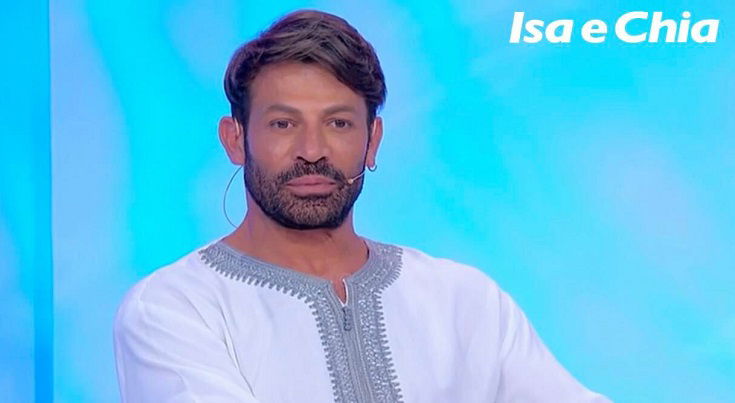 ‘Uomini e Donne’, Gianni Sperti stravolge il suo look: la foto che ha stupito tutti preview