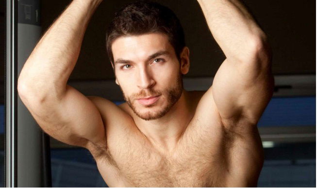 ‘Amici di Maria De Filippi’, l’ex ballerino Valerio Pino fa una pesante insinuazione su Stefano De Martino (e su Belen Rodriguez) preview