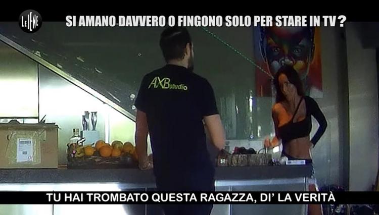 ‘Le Iene’, lo scherzo a Delia Duran con la complicità del fidanzato ‘fedifrago’ Alex Belli (Video) preview