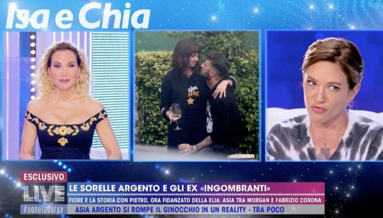 ‘Live – Non è la D’Urso’, Asia Argento torna a parlare del flirt con Fabrizio Corona: “Lui ha dei problemi mentali!” (Video)