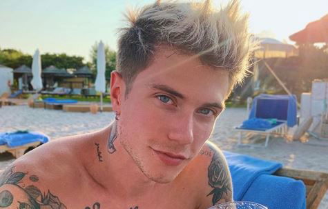 Benjamin Mascolo rivela: “Anni fa ho passato due interminabili settimane intubato in terapia intensiva” article-post