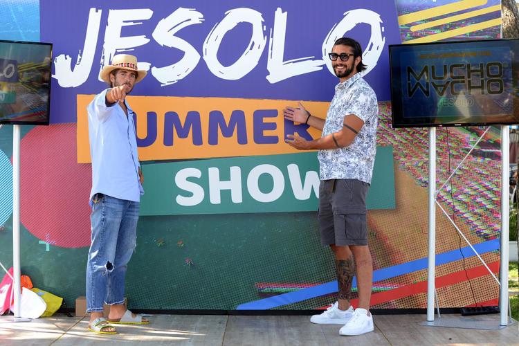 Uomini e Donne, Carlo Pietropoli svela come sono andate le presentazioni in famiglia con Cecilia Zagarrigo. E a proposito del ‘Grande Fratello’.. preview