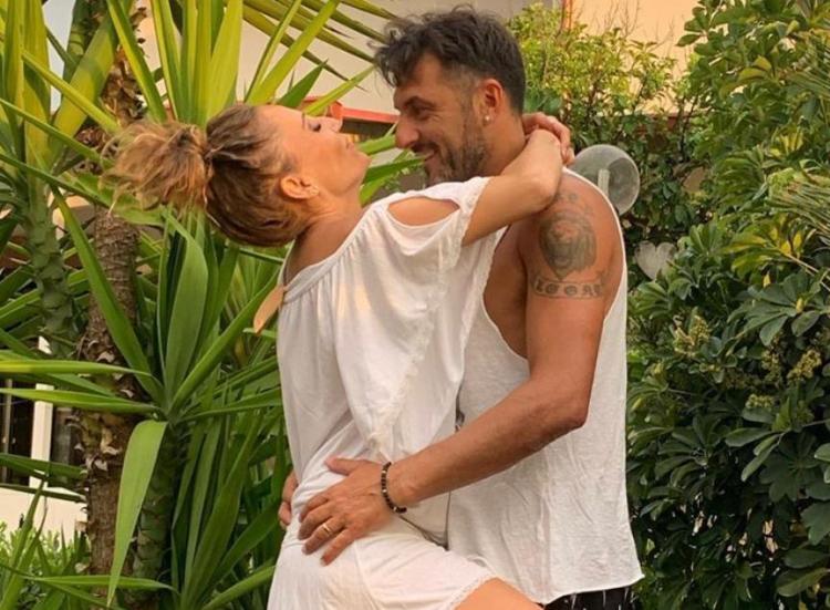 Trono over, Ursula Bennardo e Sossio Aruta festeggiano il battesimo della piccola Bianca. Tra gli invitati Riccardo Guarnieri (senza Ida Platano) preview