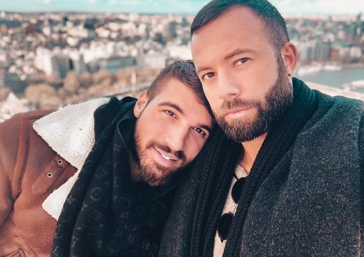 Uomini e Donne, l’ex tronista Alex Migliorini ha ricevuto la proposta di matrimonio: “Ho detto sì!” (Video) preview