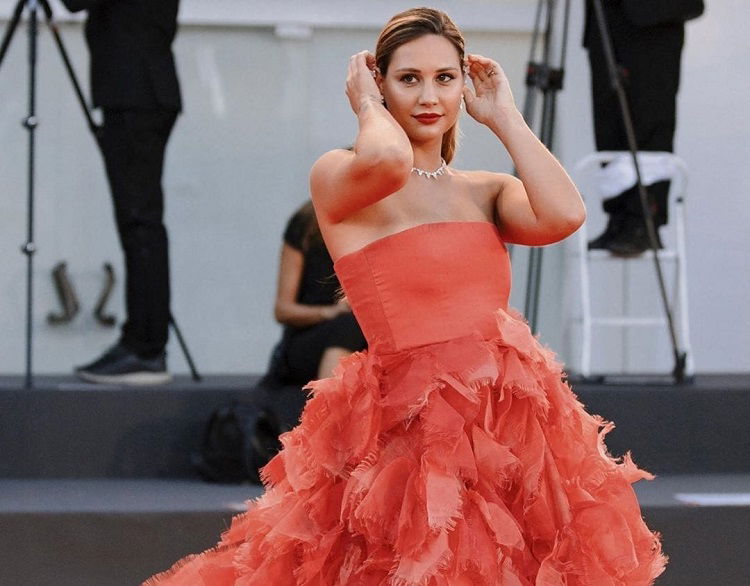 ‘Uomini e Donne’, Beatrice Valli criticata dopo il ‘Festival di Venezia’: ecco cosa è successo! preview