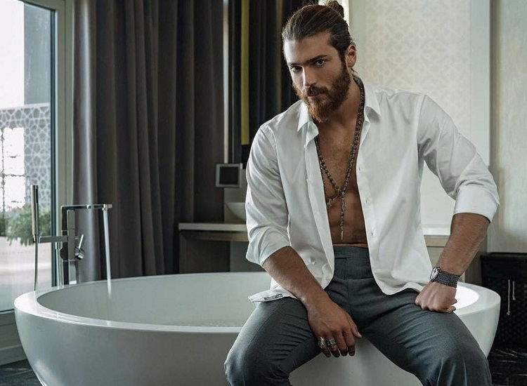 Can Yaman confessa quale serie tv ha amato di più tra ‘Daydreamer – Le ali del sogno’ e ‘Bay Yanlış’. E a proposito dei suoi progetti futuri… preview