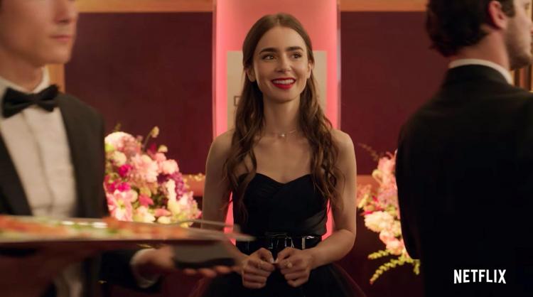 ‘Emily in Paris’, Netflix lancia l’attesissima serie con Lily Collins ideata dal creatore di ‘Sex and The City’: ecco di cosa parlerà e qual è la data di uscita preview