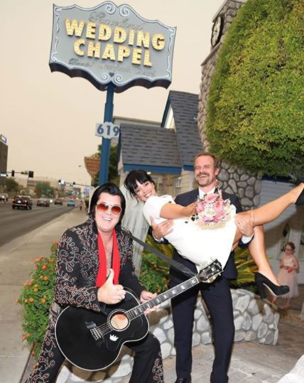 ‘Stranger Things’, David Harbour ha sposato Lily Allen! (Foto) preview