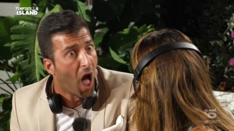 ‘Temptation Island 8’, seconda puntata: lacrime e gelosie per i protagonisti in gioco, Gennaro Mauro e Anna Ascione durante il falò di confronto decidono di lasciarsi ma poi… preview