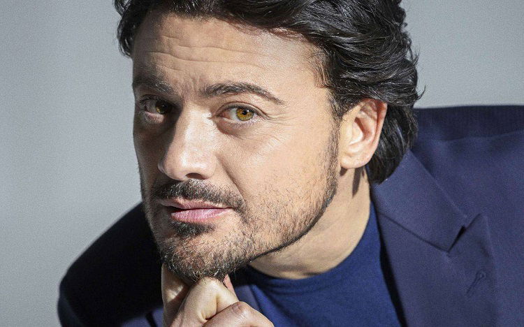 ‘Amici di Maria De Filippi’, Vittorio Grigolo è diventato papà: ecco come si chiama la sua bambina! (Foto) preview
