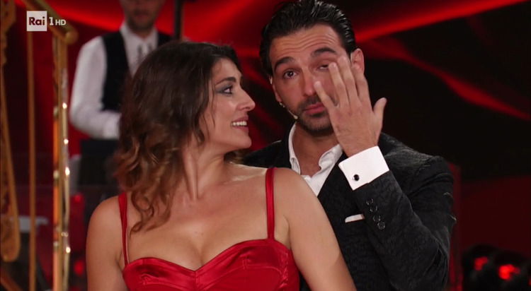 ‘Ballando con le Stelle 15’, terza puntata: Marcella Bella ballerina per una notte, Raimondo Todaro commosso per il ritorno in pista con Elisa Isoardi, standing ovation per Gilles Rocca e Lucrezia Lando article-post