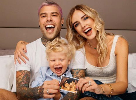 Chiara Ferragni e Fedez svelano il sesso del bebè in arrivo pubblicando un video dolcissimo! preview