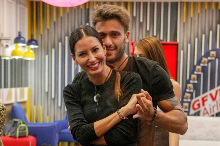 ‘Gf Vip 5’, Elisabetta Gregoraci confessa di aver spiato i social di Pierpaolo Pretelli prima di entrare nella Casa. Intanto arriva la furiosa reazione della sorella Marzia alle parole di Arianna David preview