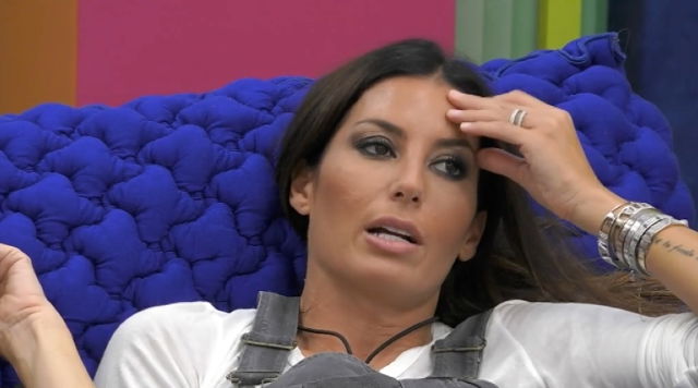 ‘Gf Vip 5’, è polemica sui social per i messaggi ‘in codice’ tra Elisabetta Gregoraci e Pierpaolo Pretelli. Intanto la showgirl rivela perché la sua partecipazione al reality era a rischio preview