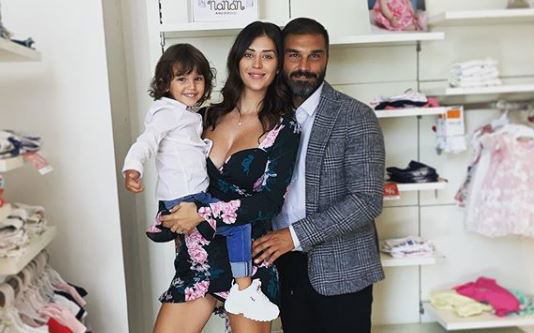 ‘Uomini e Donne, Giovanni Conversano e Giada Pezzaioli svelano il sesso e il nome del loro secondo bebè in arrivo! (Video) preview