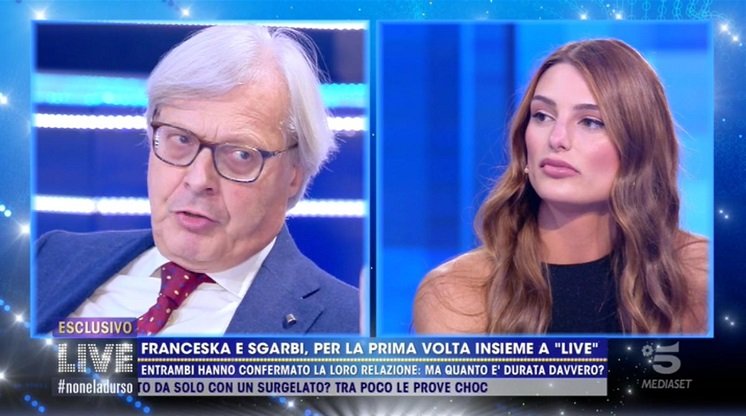 ‘Live – Non è la D’Urso’, Franceska Pepe rinnega il flirt con Vittorio Sgarbi:  “Se ti sei arrabbiato perché non te l’ho data puoi anche dirlo!”. E il critico rincara la dose