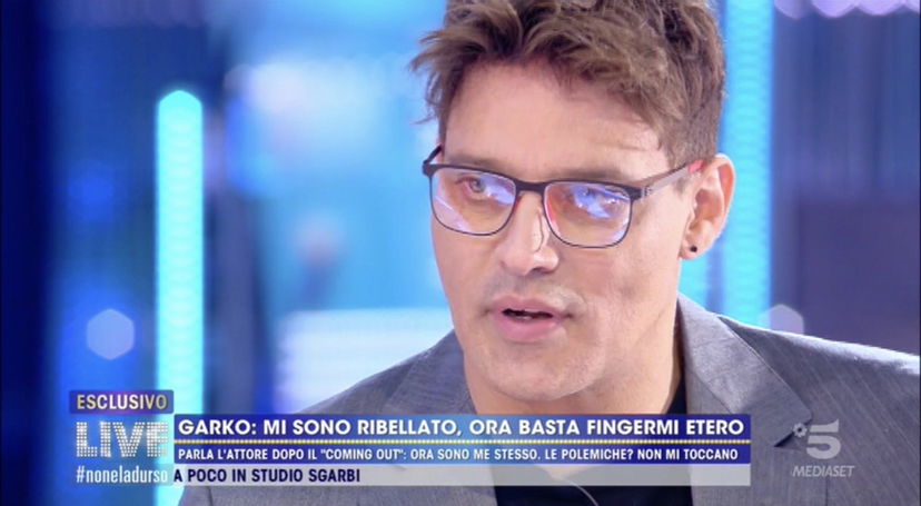 ‘Live – Non è la D’Urso’, Gabriel Garko dopo il coming out: “L’avessi fatto agli inizi, non sarei arrivato dove sono ora”. E a proposito del nuovo fidanzato Gaetano… preview