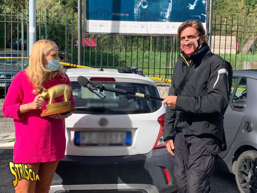 ‘Striscia La Notizia’, dopo le polemiche con Fedez e Chiara Ferragni arriva il Tapiro D’Oro per Eleonora Daniele preview