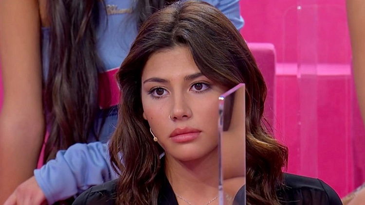 ‘Uomini e Donne’: l’opinione di Isa sulla puntata del 20/10/20 preview