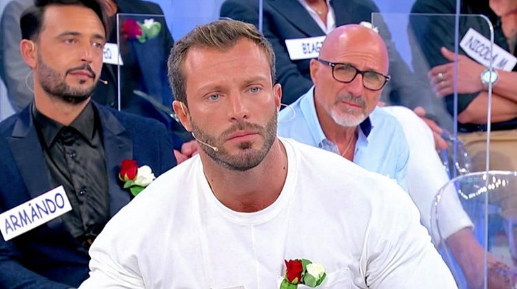 ‘Uomini e Donne’, Michele Dentice prima e dopo il cambiamento fisico: “Niente nella mia vita andava bene, mi sfogavo sul cibo” preview