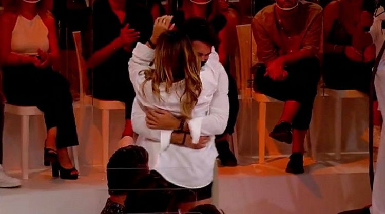 ‘Uomini e Donne’: l’opinione di Isa sulla puntata del 6/10/20 preview