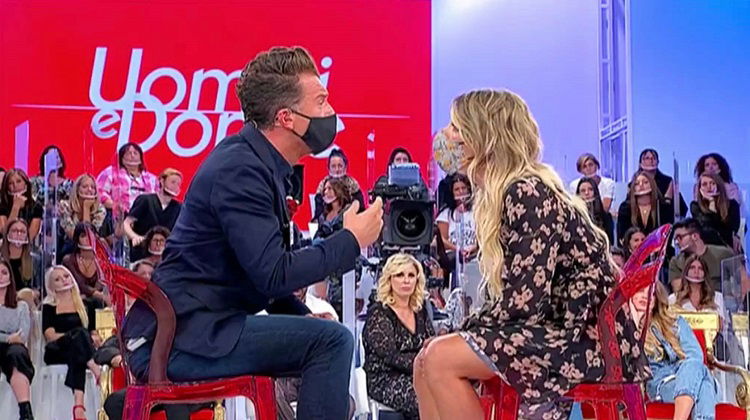 ‘Uomini e Donne’: l’opinione di Isa sulla puntata del 15/10/20 preview