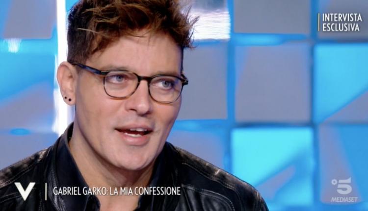 ‘Verissimo’, Gabriel Garko a cuore aperto: “Interpretavo un ruolo sul set e non mi sono reso conto che lo stavo facendo anche nella vita”. E a proposito di Adua Del Vesco… article-post
