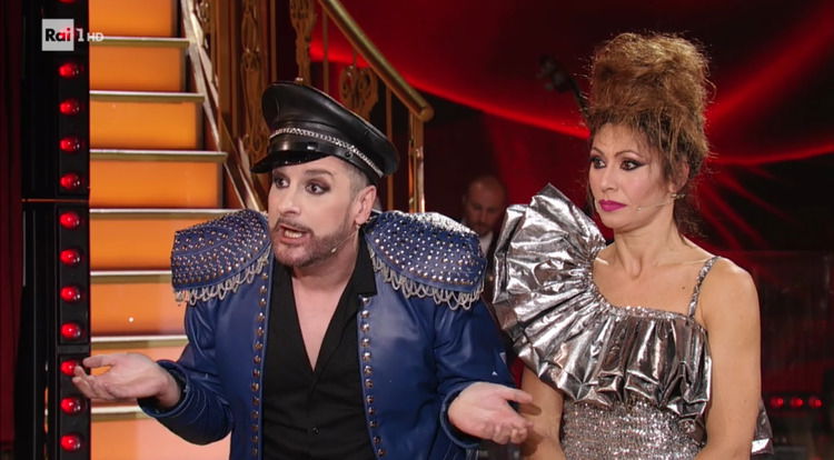 ‘Ballando con le Stelle 15’, settima puntata: Samuel Peron torna ad esibirsi, Elisa Isoardi e Raimondo Todaro si ritirano, forte scontro tra Carolyn Smith e Costantino Della Gherardesca. Gli eliminati sono… article-post