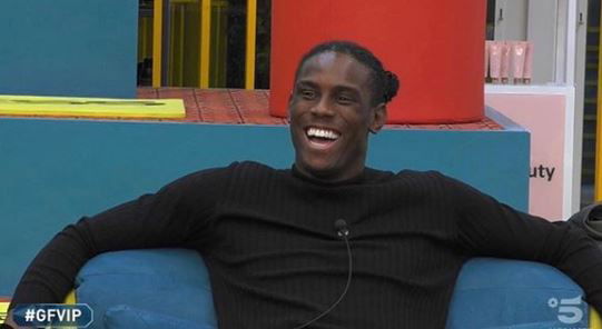 ‘Mattino 5’, dopo la testimonianza di Selvaggia Roma arriva una nuova segnalazione sulla presunta infedeltà di Enock Barwuah! (Video) preview