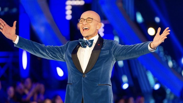 Gf Vip 6, Alfonso Signorini lancia una (nuova) frecciatina a Raz Degan preview