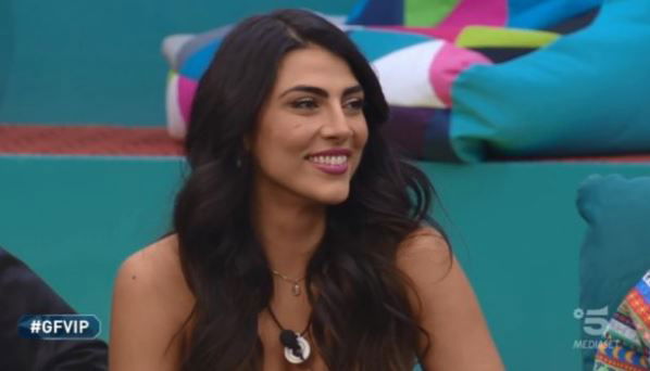 ‘Gf Vip 5’, dopo aver preso le distanze dalla clip che la mostrava vicina a Enock Barwuah Giulia Salemi parla di Francesco Monte: “Ho avuto la fortuna di…” article-post