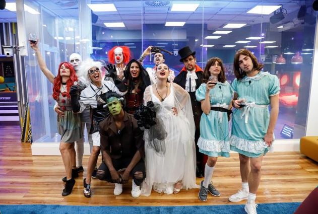 ‘Gf Vip 5’, complice la festa di Halloween scatta l’attrazione fatale tra Adua Del Vesco e Dayane Mello! (Video) preview