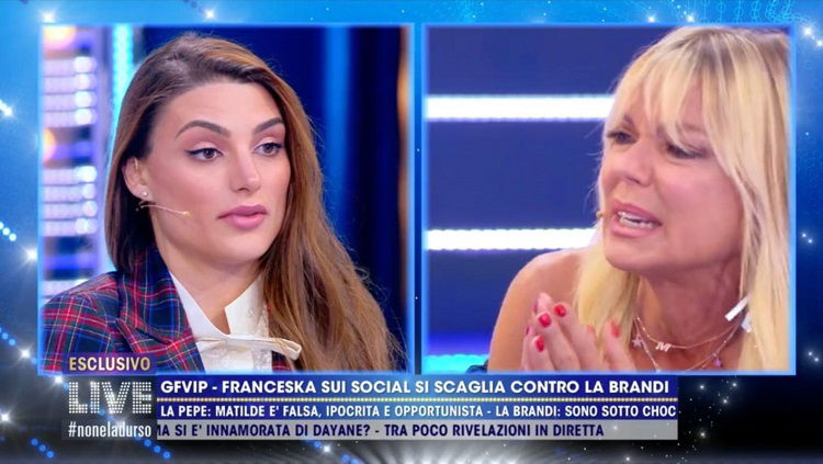 ‘Live – Non è la D’Urso’, dopo la rissa sfiorata in diretta al ‘Gf Vip 5’ arriva il faccia a faccia tra Franceska Pepe e Matilde Brandi (che scoppia in lacrime) preview
