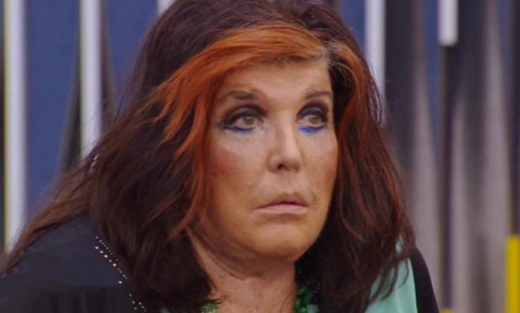 ‘Gf Vip 5’, Patrizia De Blanck racconta (di nuovo) di aver aggredito e fatto finire in ospedale l’ex marito: il web alza la voce e sottolinea che la violenza non ha genere article-post