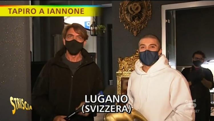 Andrea Iannone riceve il Tapiro d’Oro da ‘Striscia la Notizia’: la reazione preview