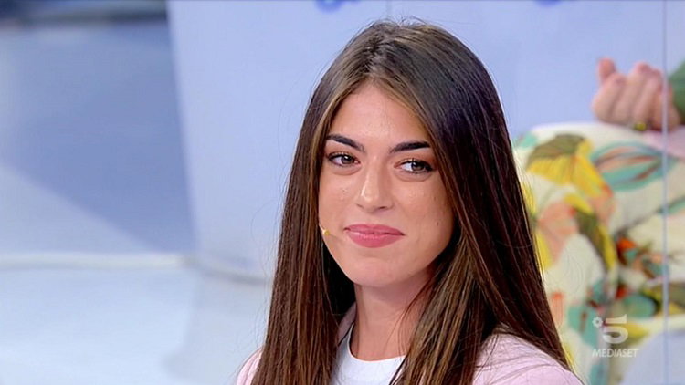 “Ho fatto Uomini e Donne, ma se potessi tornare indietro non lo rifarei”: il video social di Dalila Salvador (che ha raccontato l’incontro con Maria De Filippi) article-post