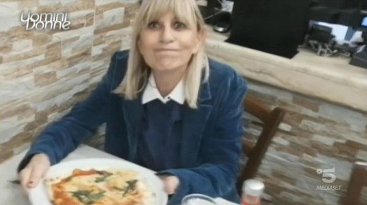 ‘Uomini e Donne’: l’opinione di Chia sulla puntata del 27/11/20 preview