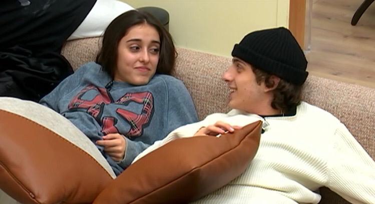 Amici 20, la mamma di Sangiovanni dice la sua sulla fidanzata Giulia Stabile preview