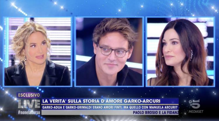 ‘Live – Non è la D’Urso’, Gabriel Garko faccia a faccia con Manuela Arcuri svela la verità (inaspettata) sulla loro storia d’amore preview