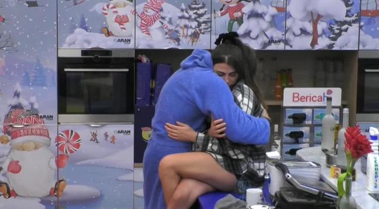 ‘Gf Vip 5’, momento di sconforto per Giulia Salemi che viene consolata da Pierpaolo Pretelli: ecco cosa è successo preview